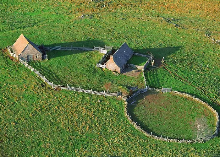 Semesterbostad La Grange De Melaual